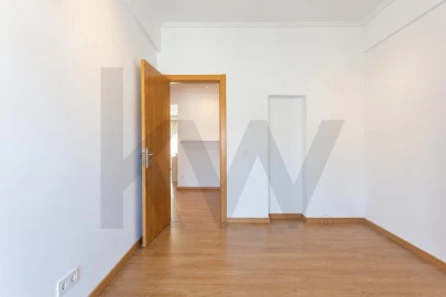 Apartamento T2 para Venda em Santo António dos Cavaleiros e Frielas