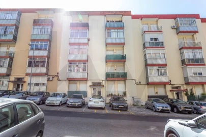 Apartamento T2 para Venda em Santo António dos Cavaleiros e Frielas