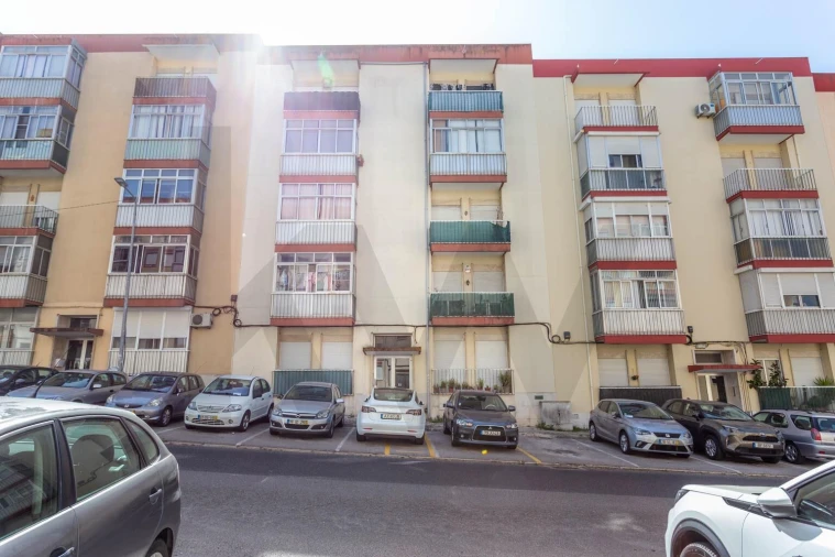 Apartamento T2 para Venda em Santo António dos Cavaleiros e Frielas Foto 17