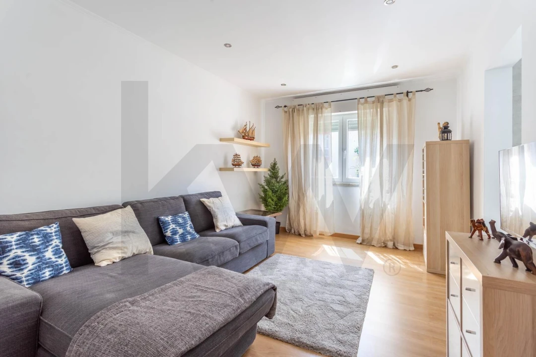 Apartamento T2 para Venda em Santo António dos Cavaleiros e Frielas Foto 1
