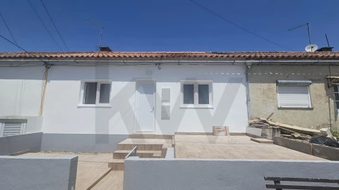 Moradia T2 para Venda em Meia Via