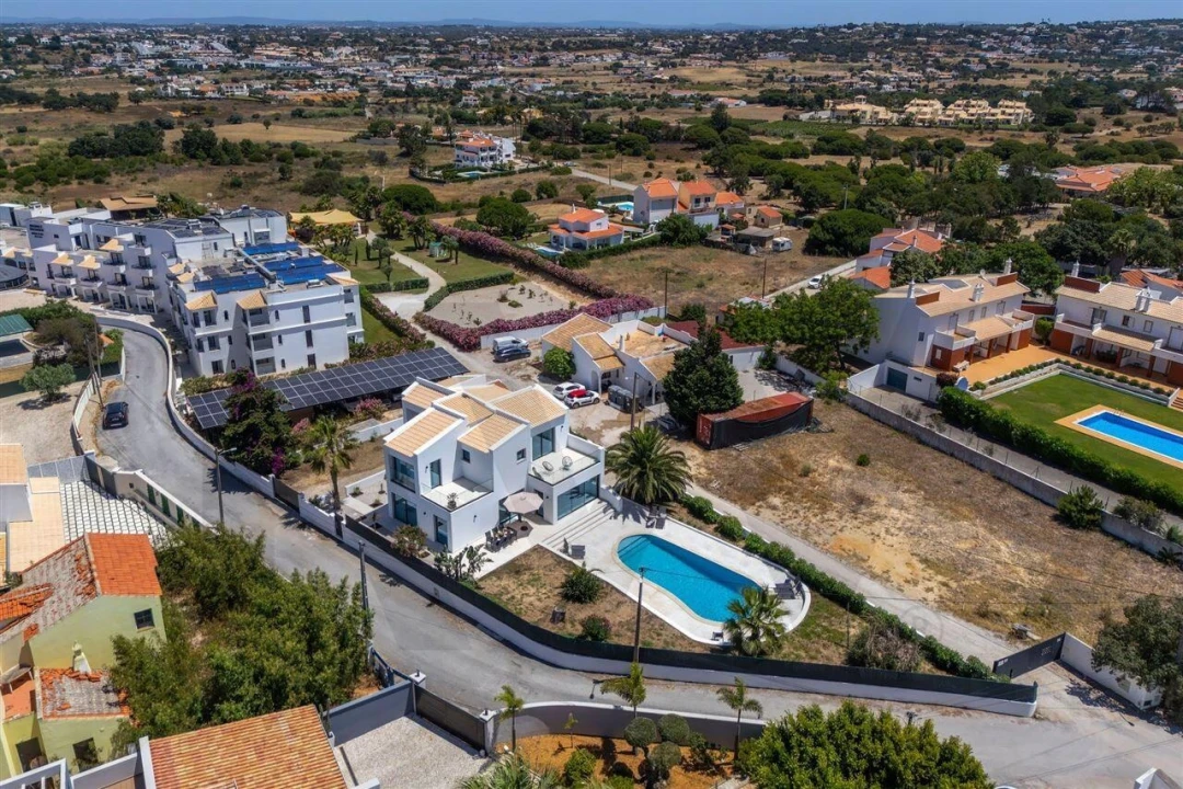 Moradia T4 para Arrendamento em Guia Foto 87