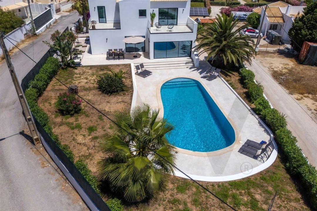Moradia T4 para Arrendamento em Guia Foto 95