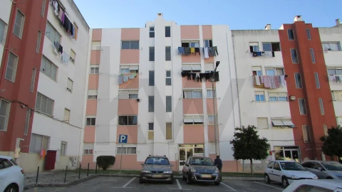 Apartamento T3 para Venda em Carregado e Cadafais