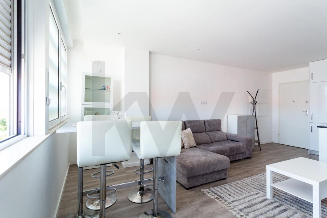 Apartamento T2 para Arrendamento em Alvalade Foto 2