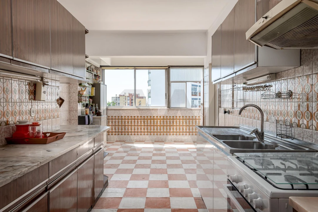 Apartamento T5 para Venda em Olivais Foto 23