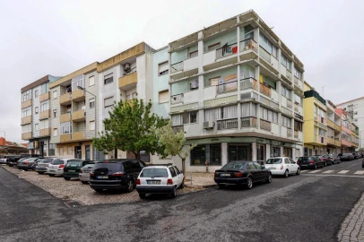 Apartamento T3 para Venda em Queluz e Belas