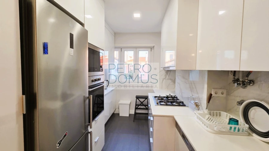 Apartamento T2 para Venda em Alvalade Foto 3