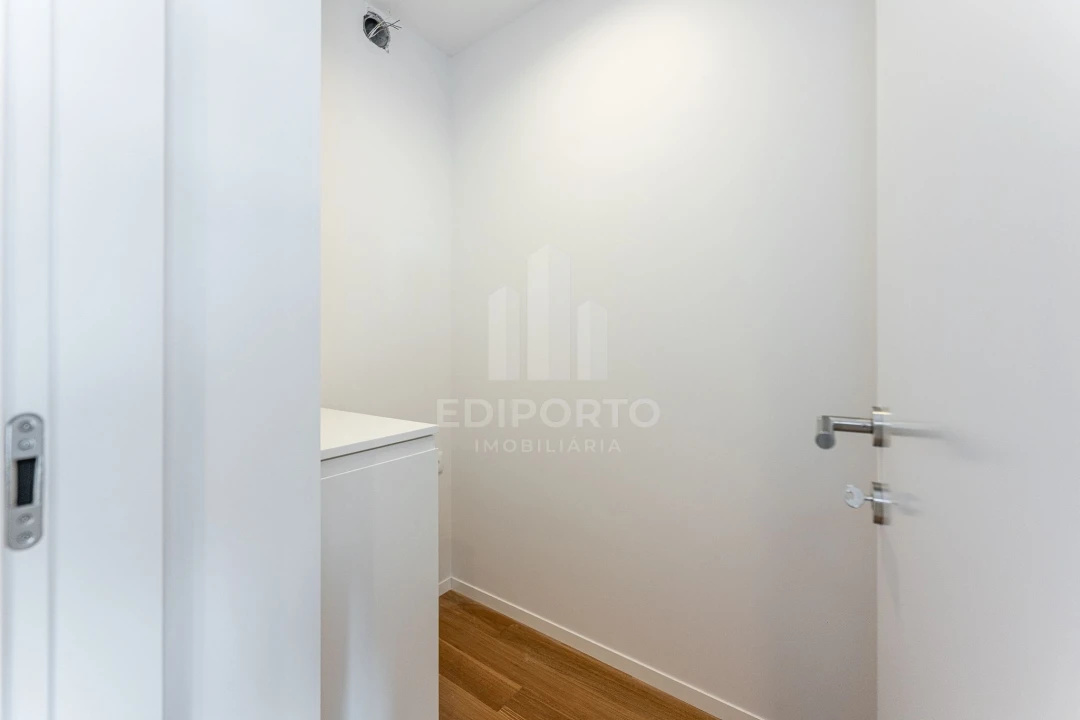 Apartamento T2 para Venda em Custoias Foto 19