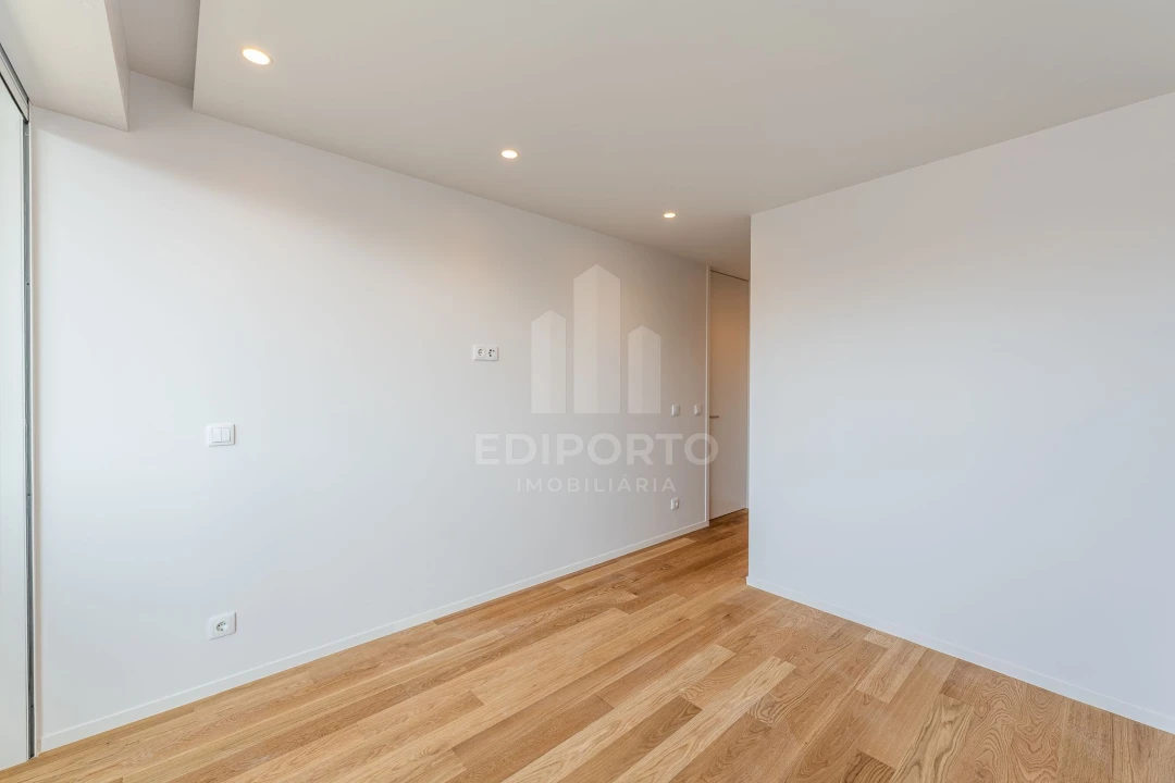 Apartamento T3 para Venda em Custoias Foto 24