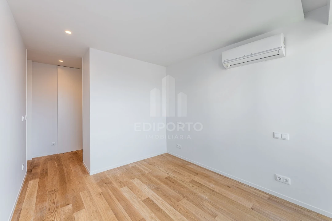 Apartamento T3 para Venda em Custoias Foto 23