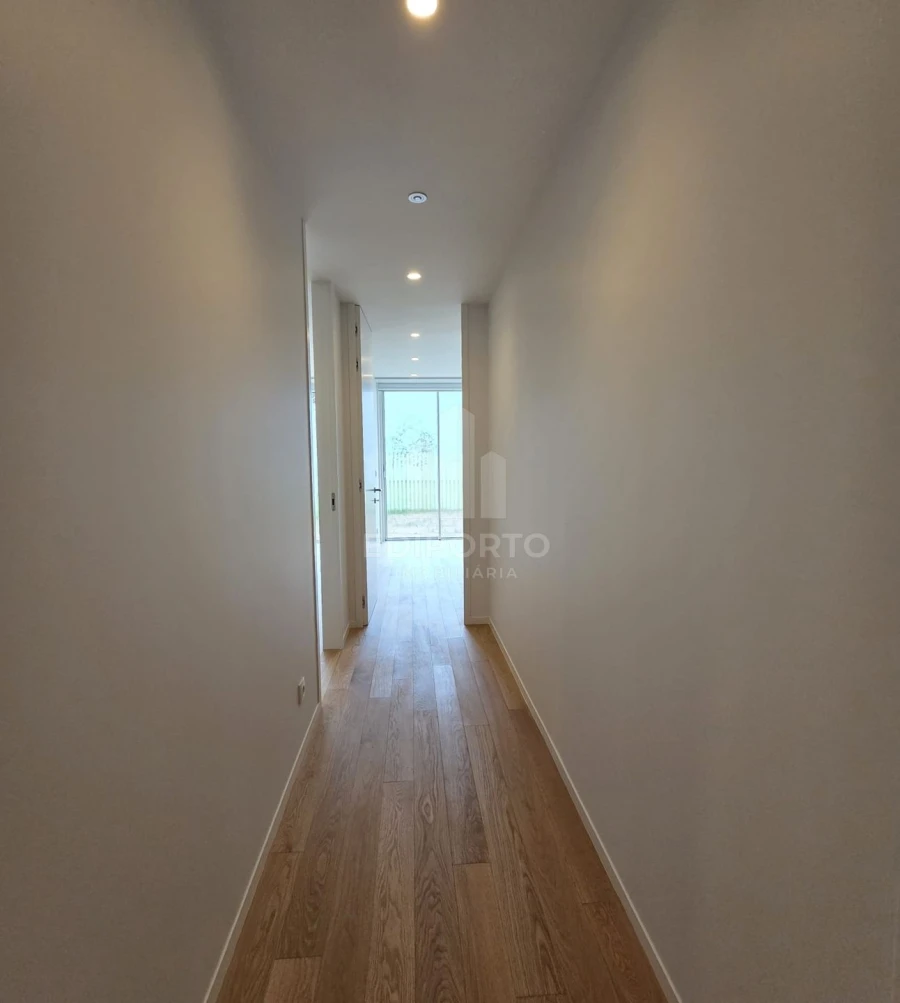 Apartamento T2 para Venda em Custoias Foto 9