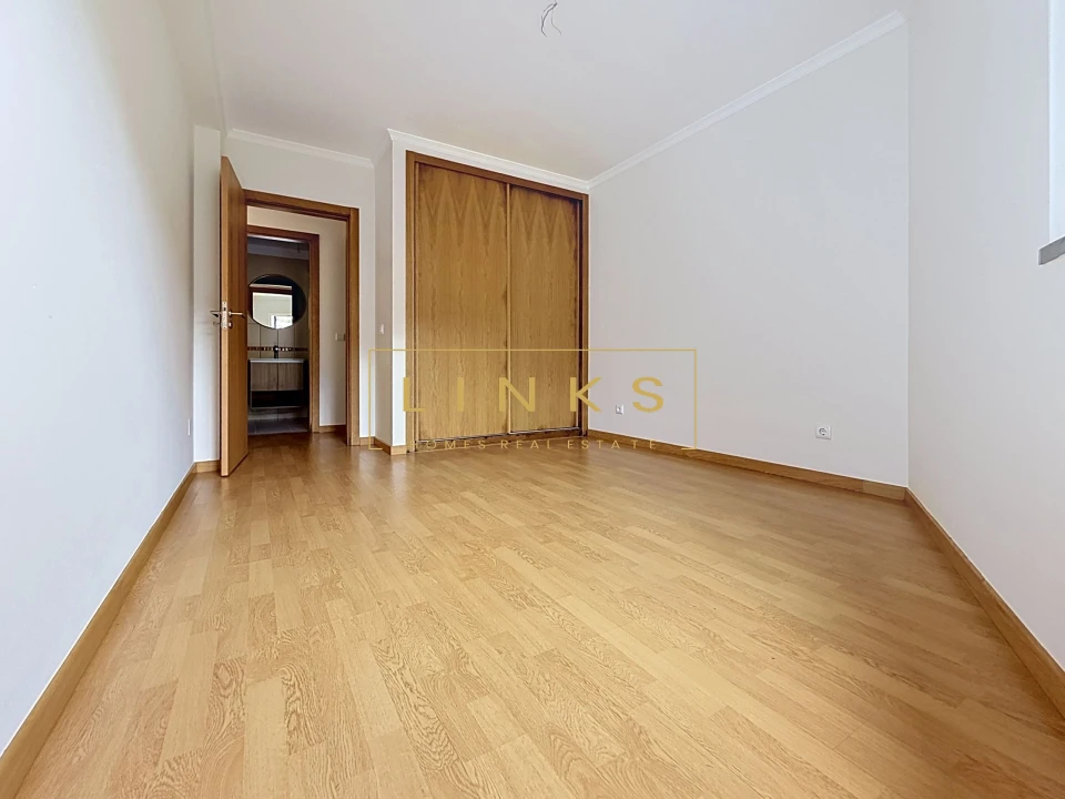 Apartamento T2 para Venda em Caniço Foto 10