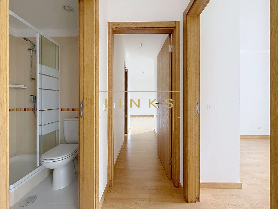 Apartamento T2 para Venda em Caniço Foto 9
