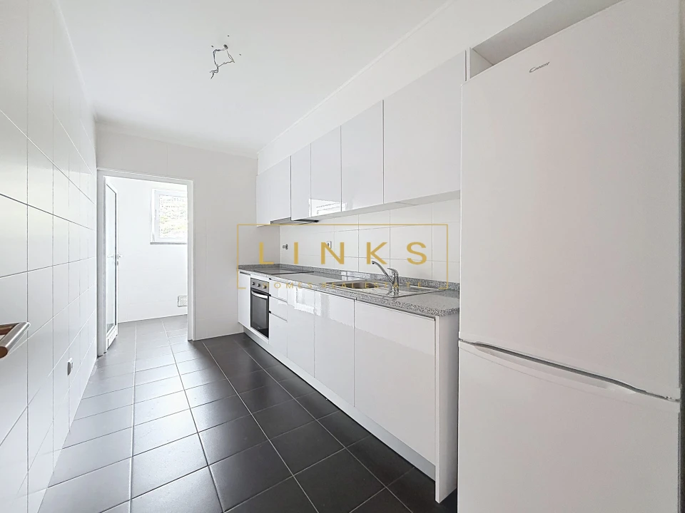 Apartamento T2 para Venda em Caniço Foto 4