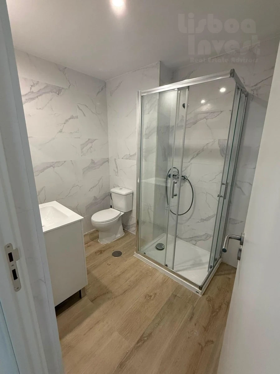 Apartamento T4 para Venda em Campolide Foto 7