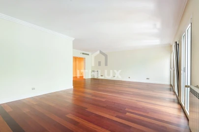 Apartamento T4 para Venda em Avenidas Novas