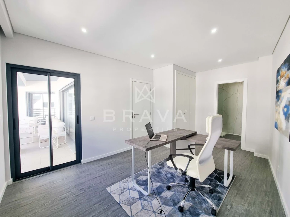 Apartamento T3 para Venda em Quelfes Foto 25