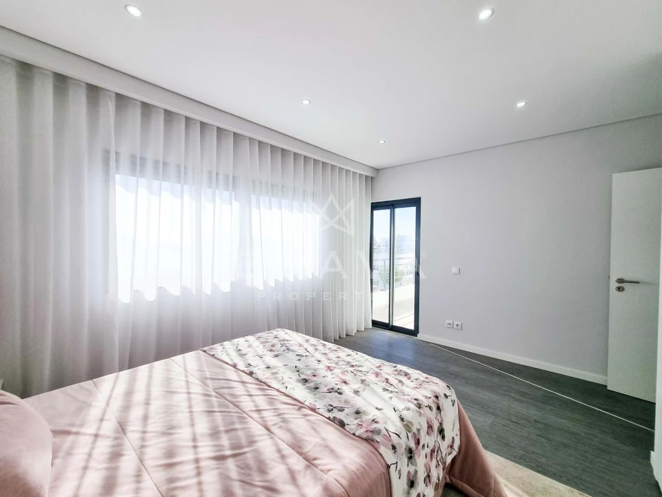 Apartamento T3 para Venda em Quelfes Foto 21