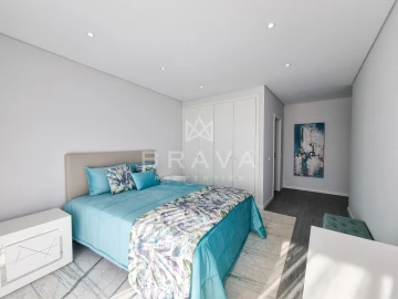 Apartamento T3 para Venda em Quelfes