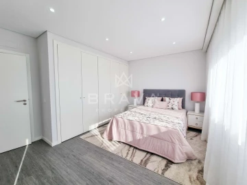Apartamento T3 para Venda em Quelfes