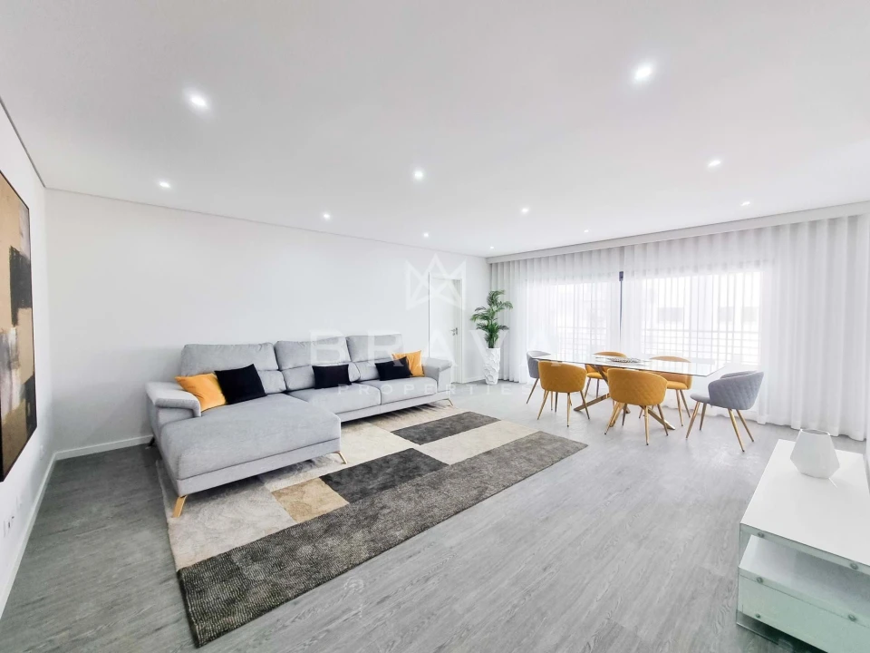 Apartamento T3 para Venda em Quelfes Foto 2