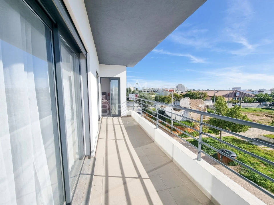 Apartamento T3 para Venda em Quelfes Foto 18