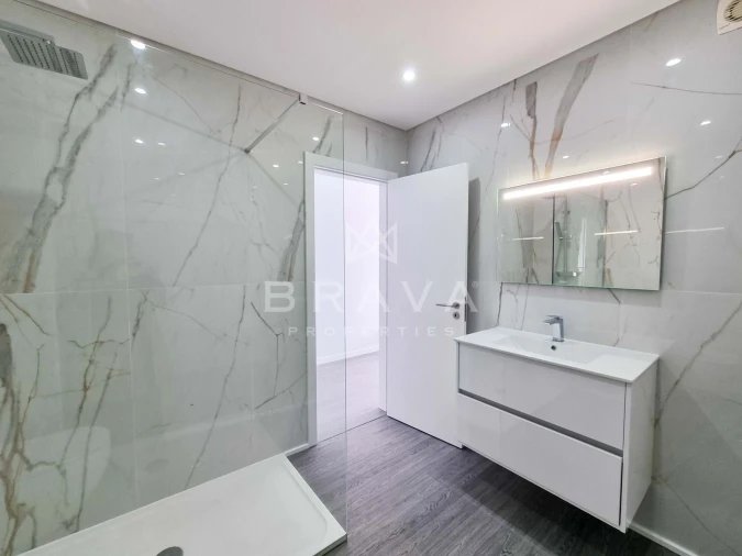 Apartamento T3 para Venda em Quelfes Foto 13