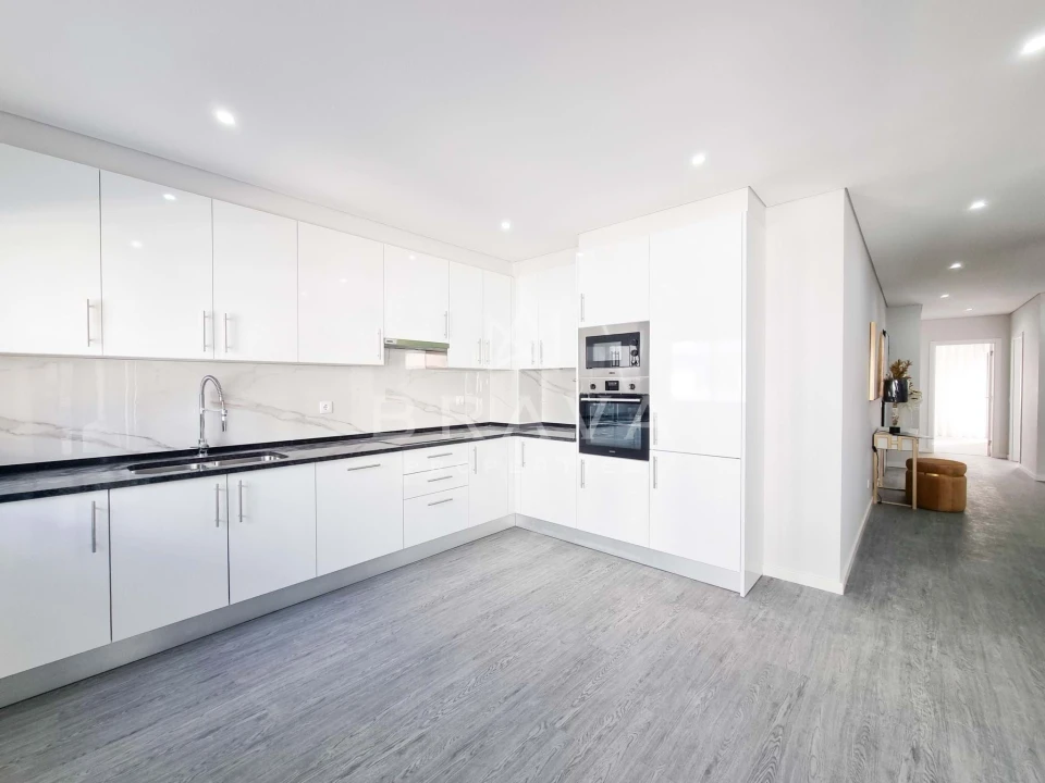 Apartamento T3 para Venda em Quelfes Foto 6