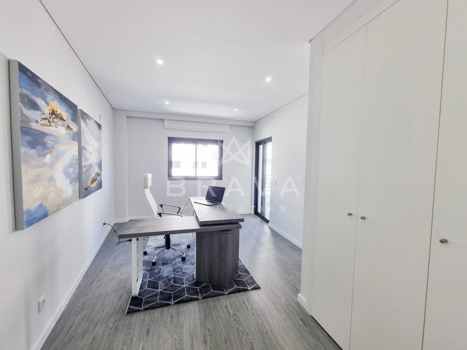 Apartamento T3 para Venda em Quelfes Foto 28
