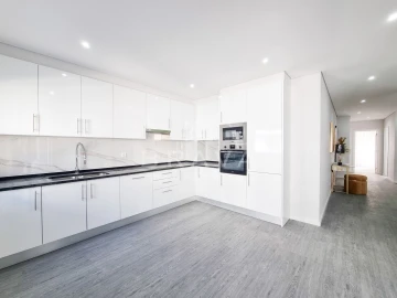 Apartamento T3 para Venda em Quelfes