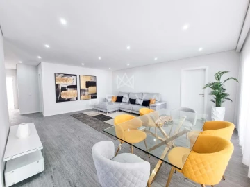 Apartamento T3 para Venda em Quelfes