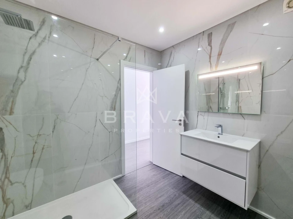 Apartamento T3 para Venda em Quelfes Foto 14