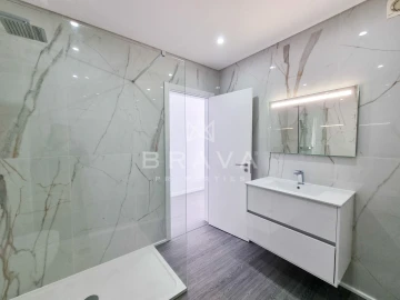 Apartamento T3 para Venda em Quelfes