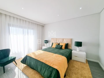 Apartamento T3 para Venda em Quelfes