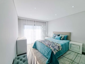 Apartamento T3 para Venda em Quelfes