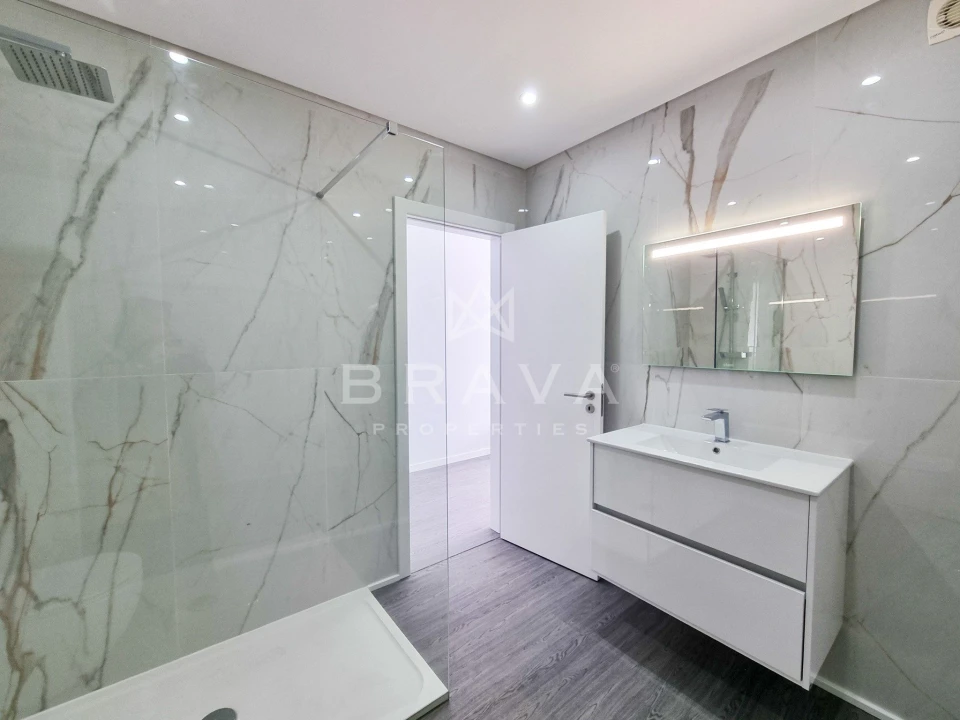 Apartamento T3 para Venda em Quelfes Foto 6
