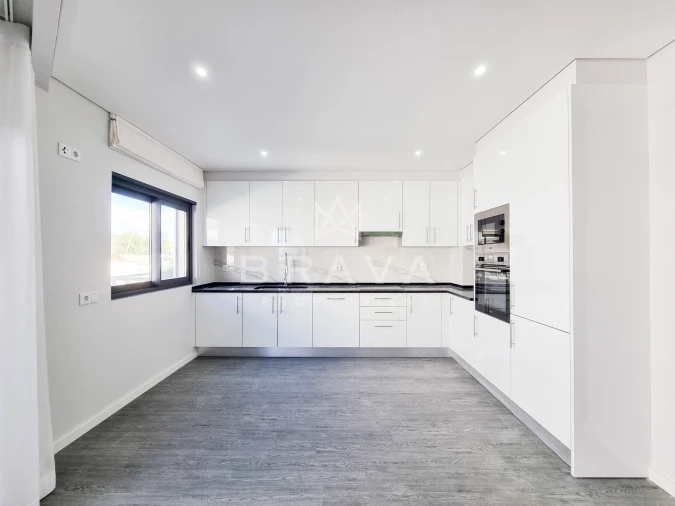 Apartamento T3 para Venda em Quelfes Foto 27