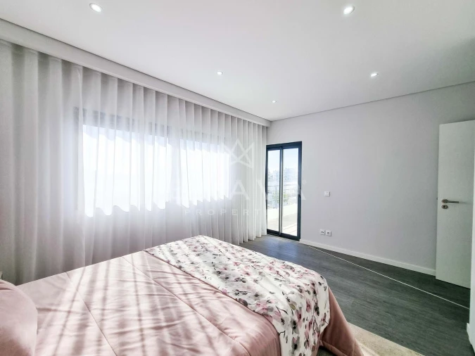 Apartamento T3 para Venda em Quelfes Foto 14