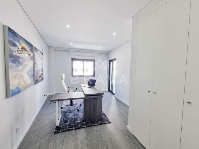 Apartamento T3 para Venda em Quelfes Foto 20