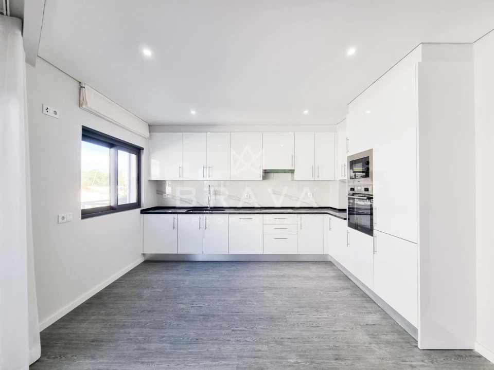 Apartamento T4 para Venda em Quelfes Foto 26