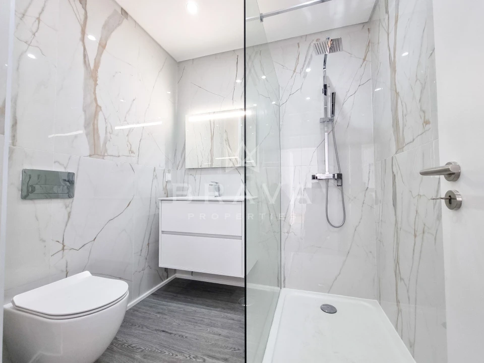 Apartamento T4 para Venda em Quelfes Foto 4