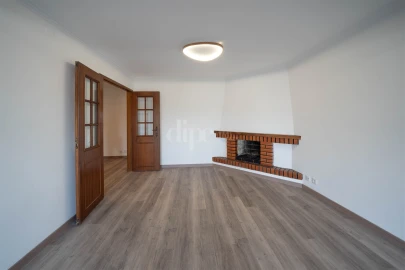 Apartamento T3 para Arrendamento em Urgezes