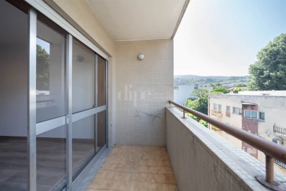 Apartamento T3 para Arrendamento em Urgezes