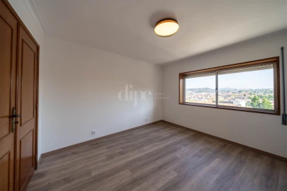 Apartamento T3 para Arrendamento em Urgezes