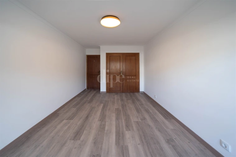 Apartamento T3 para Arrendamento em Urgezes Foto 16