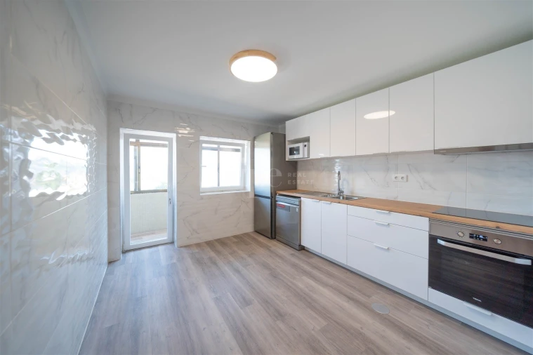 Apartamento T3 para Arrendamento em Urgezes Foto 10
