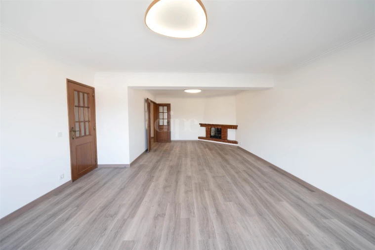 Apartamento T3 para Arrendamento em Urgezes Foto 4
