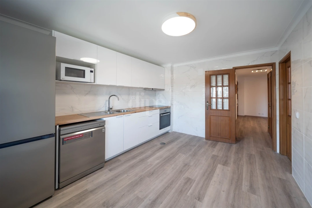 Apartamento T3 para Arrendamento em Urgezes Foto 11