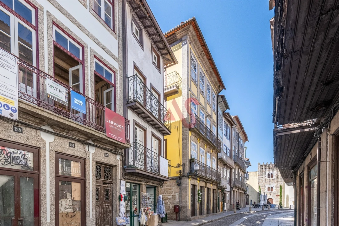 Prédio para Venda em Oliveira, São Paio e São Sebastião Foto 17